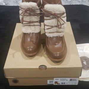 UGG Woman Annalise Exposed Fur Stacked Heel Boot